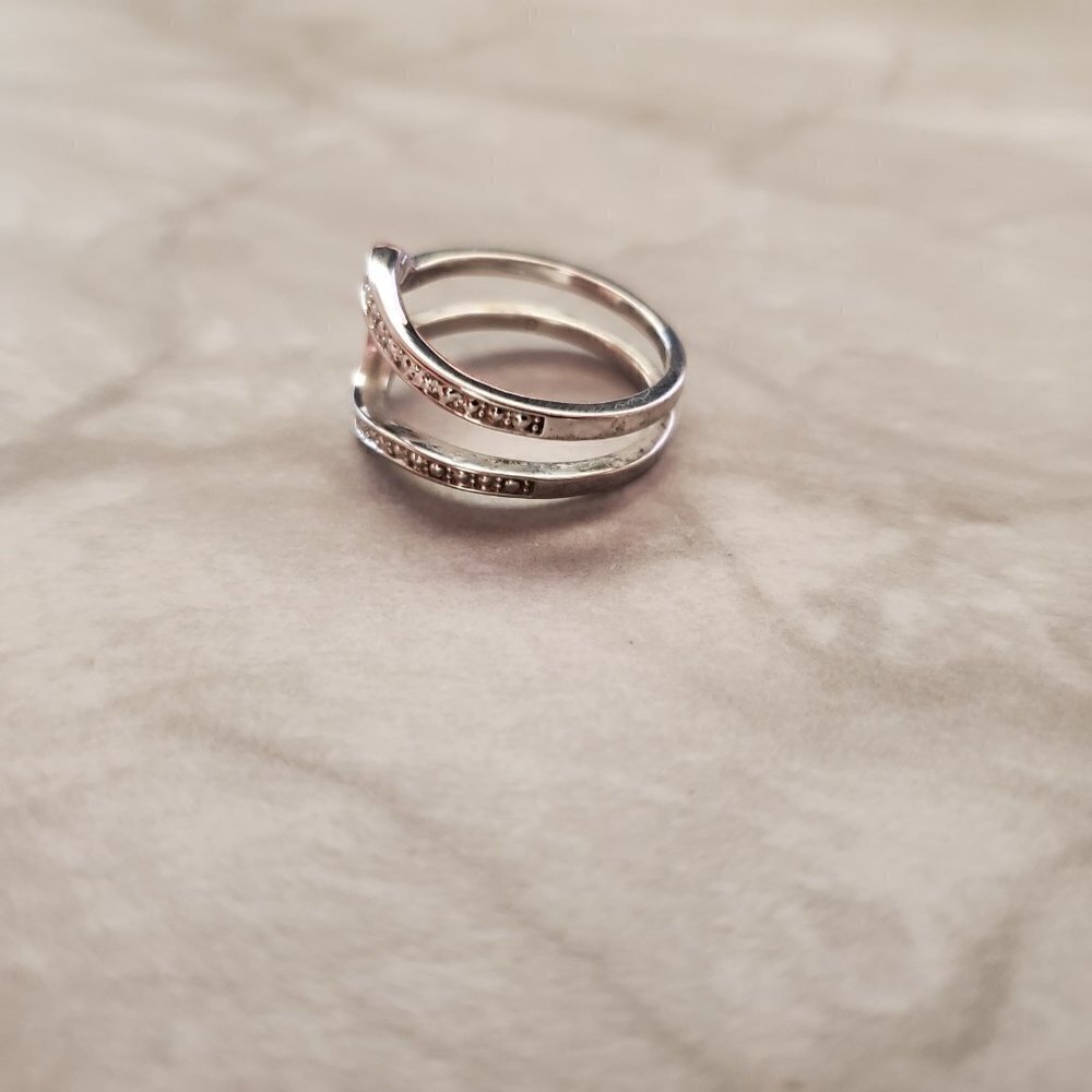✨ 2000's Silver Rhinestone Ring Size 8 ✨ - Picture 2 of 5